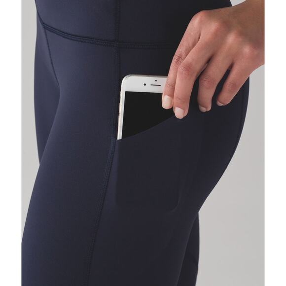 Lululemon Pace Rival Crop in Midnight Nacy size 6 - Picture 4 of 6